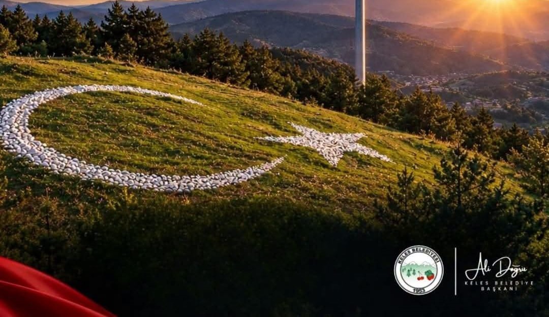 Hep Birlikte Ayyıldız' ın Gölgesindeyiz